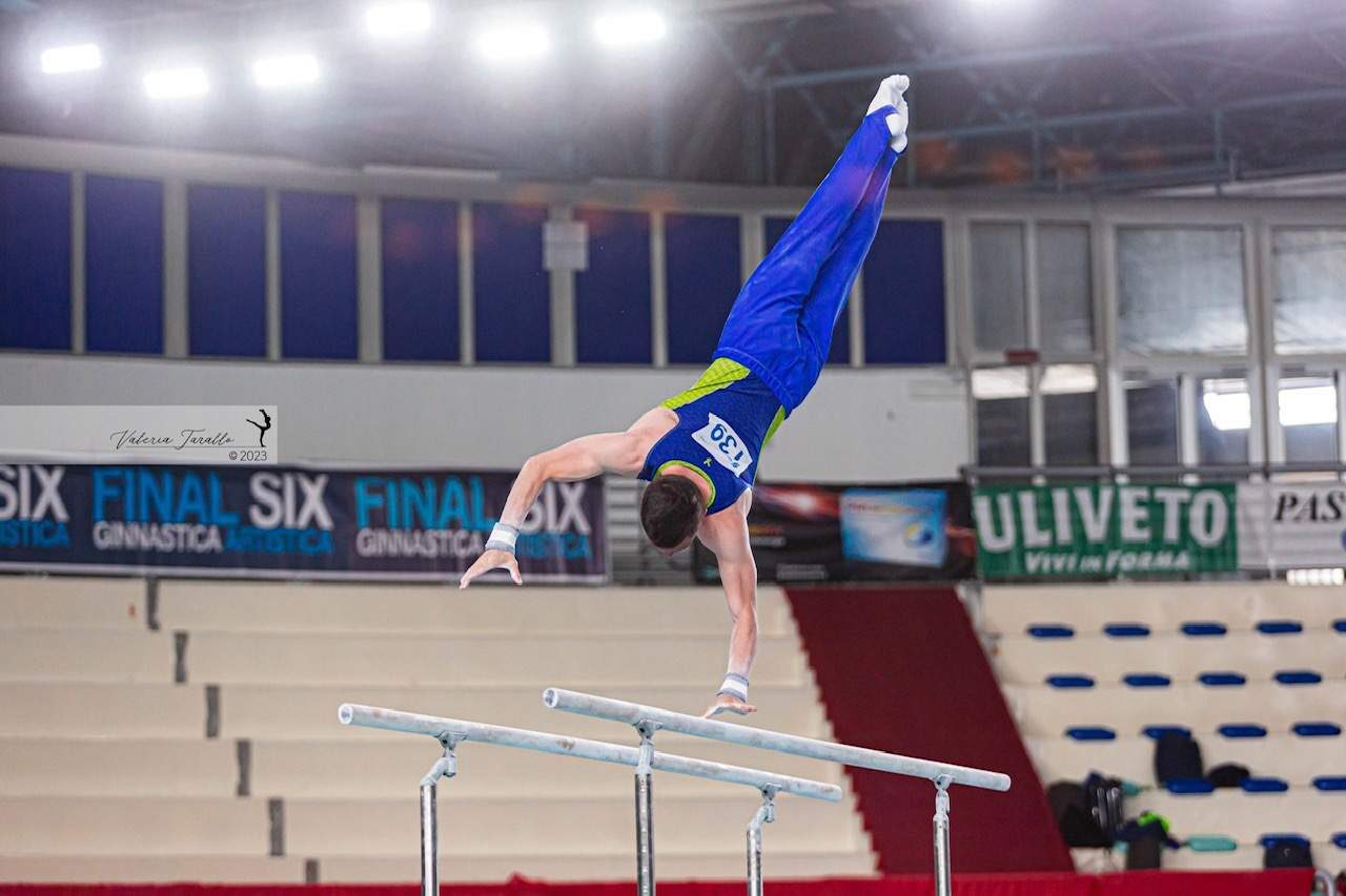 Federico alle parallele a Ravenna Finale Serie A2